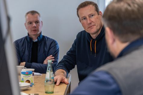 Matthias Scharnhölz bei einem Gespräch Matthias Scharnhölz bei einem Gespräch